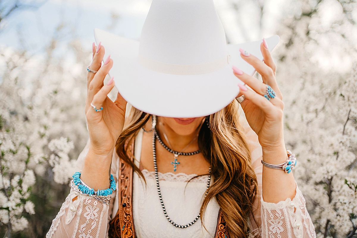 Western Fashion Influencer Buffalo Jane | High Pines Media | Wedding and Elopement Photographer | turquoise Tuesday, Denver Colorado, western outfit inspiration | via highpinesmedia.com 